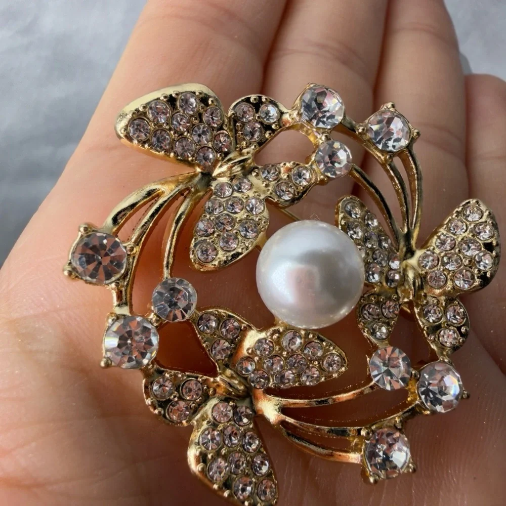 Classic vintage gold color Butterfly Brooch with Pearl Accent